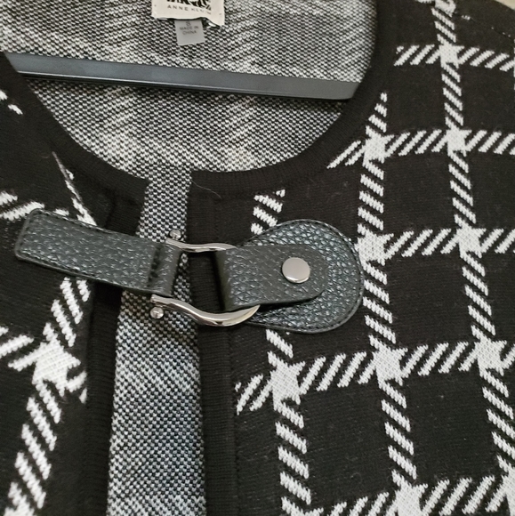 Woman's NWT Anne Klein sweater - Picture 6 of 9